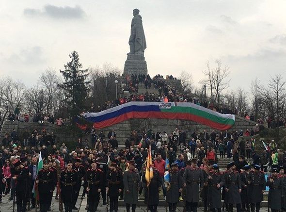 Русофили оскверниха на 3 март българското знаме в Пловдив